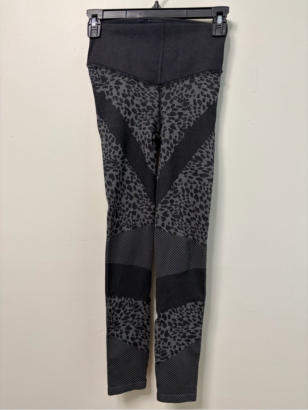 Good American Leopard Seamless Leggings Size 0/1 XS/S Black Gray